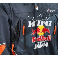 b2b2b2-PHO_PW_DET_313540-3KI21001360X-KINI-RB-COMPETITION-JACKET-DETAIL-1_%23SALL_%23AWSG_%23V1